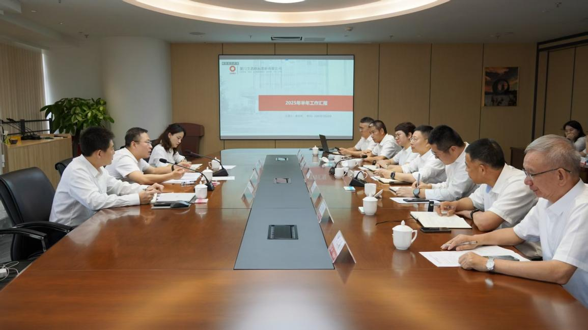 中建材投資黨委副書記、總裁盧浩到廈門標(biāo)準(zhǔn)砂調(diào)研指導(dǎo)工作